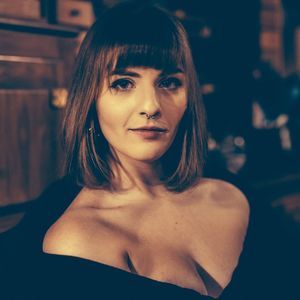 Meet your Posher, Thea